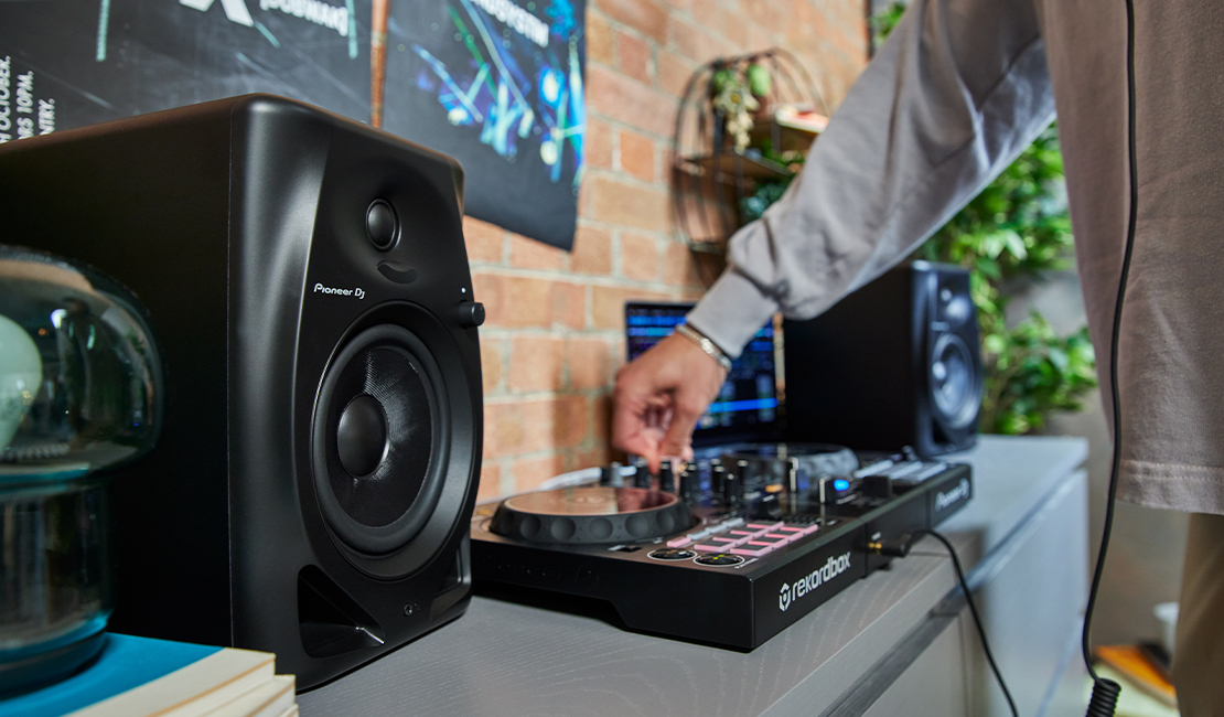 PAREJA DE MONITORES DE ESTUDIO ACTIVOS PIONEER DJ DM-50D-W