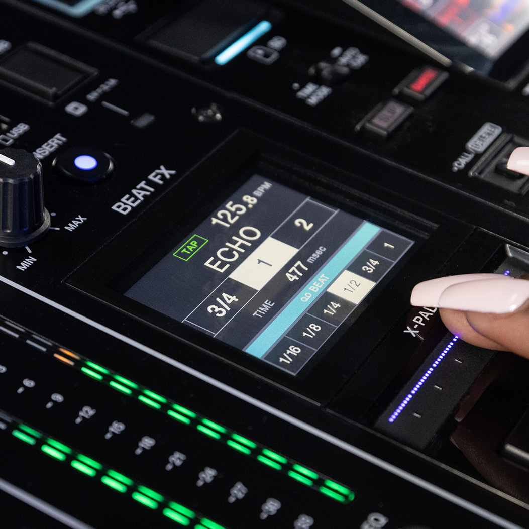  Pioneer DJ DJM-A9 Mixer color display helps you to quickly and accurately understand the status of the selected effect,