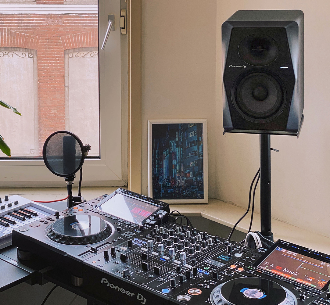 Pioneer DJ VM-70 Active Monitor setup