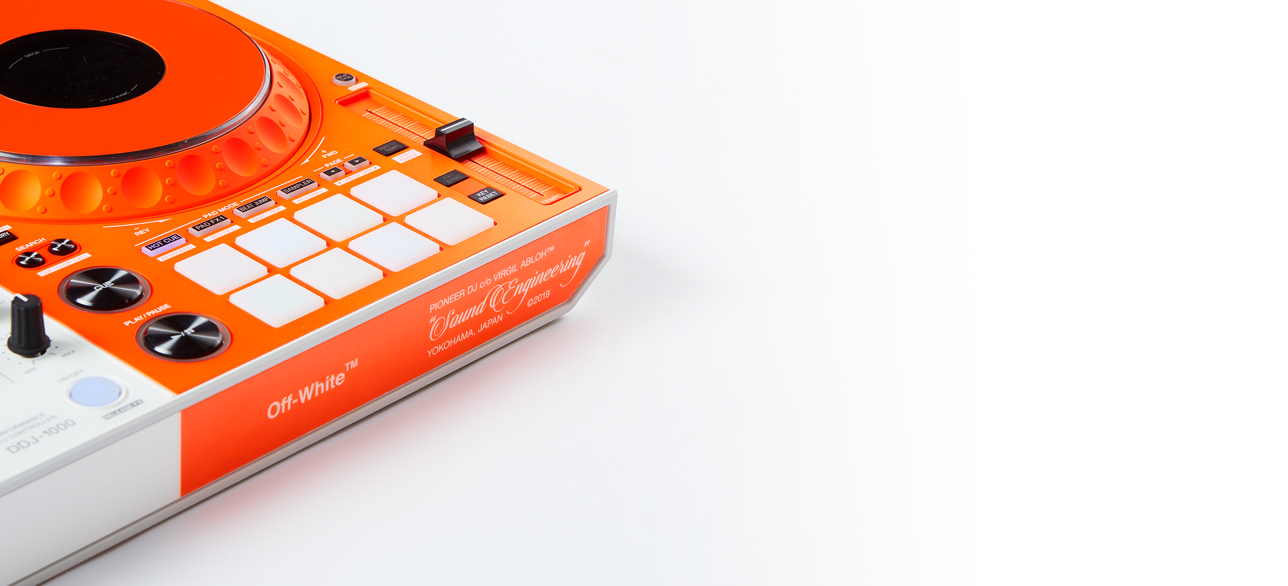 DDJ-1000-OW Collaborative DJ controller with Off-White DDJ-1000-OW Collaborative DJ controller with Off-White