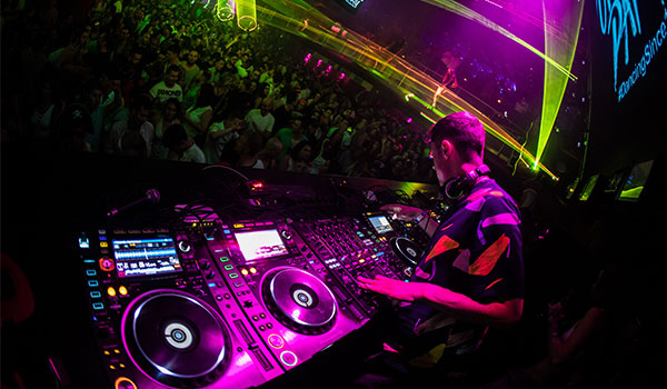 Meet the CDJ 2000NX2 and DJM 900NXS2