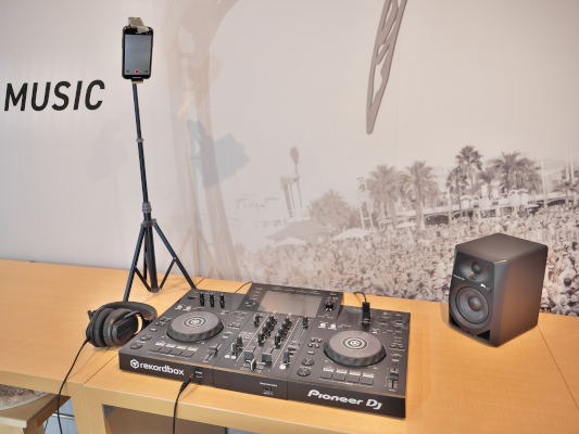 Booth camera 1