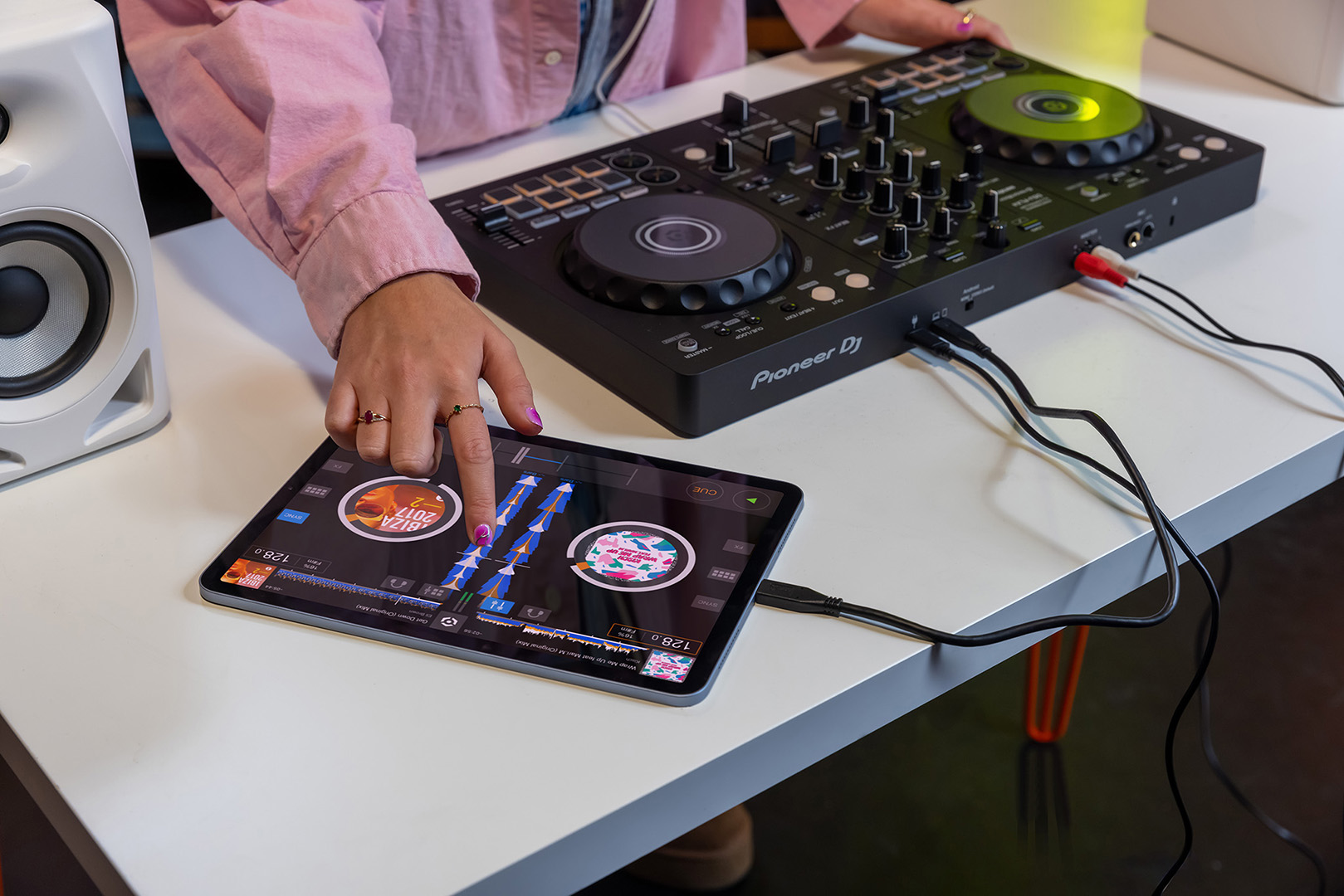 DDJ-FLX4 now officially supports djay - News - Pioneer DJ News