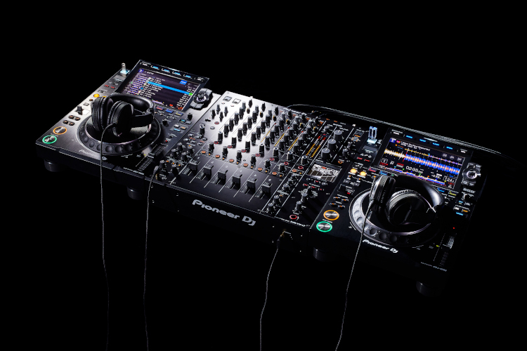 Dual headphones output